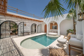 Villa Heiwa - Tropical meets Mediterranean, 2BR Canggu Villa